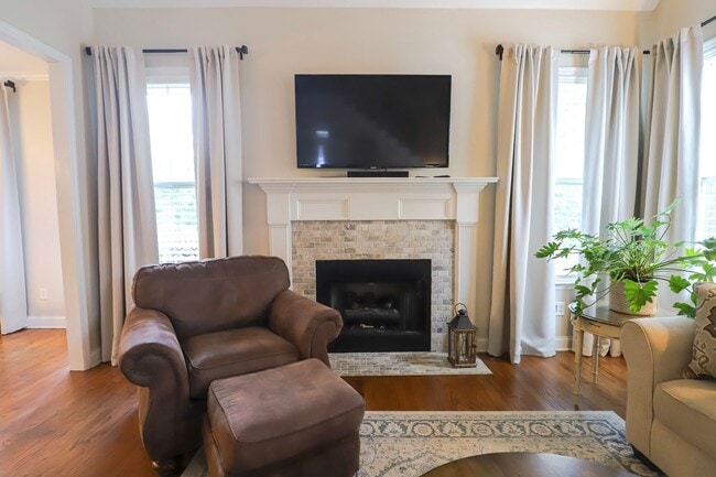 Building Photo - 919 Napiers Post Dr