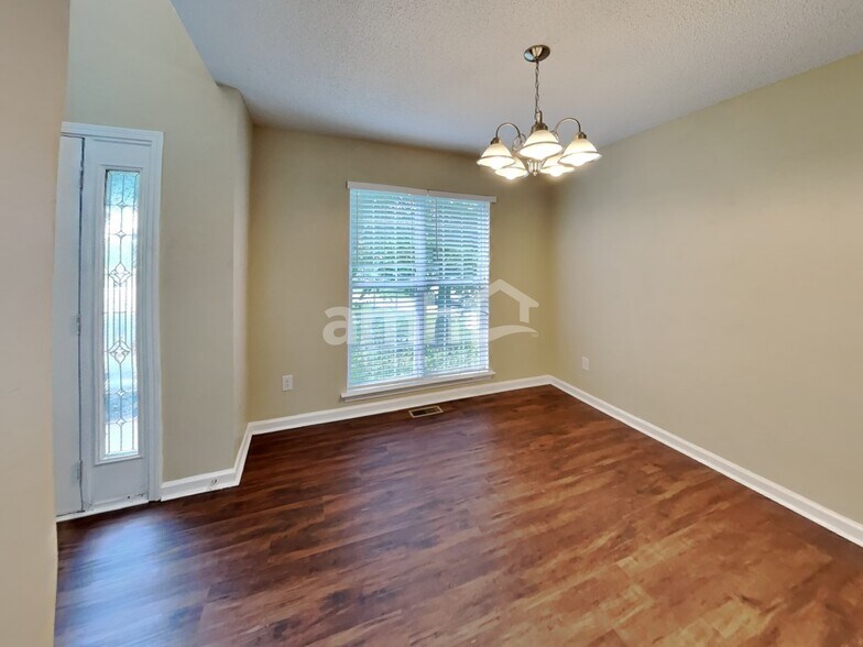 Building Photo - 140 Tennyson Ct