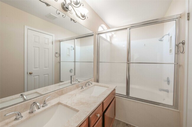 Building Photo - 1011 Gazania Dr