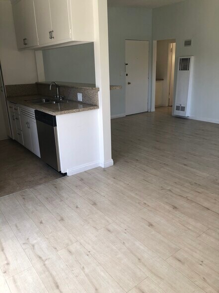 Building Photo - 11815 Goshen Ave