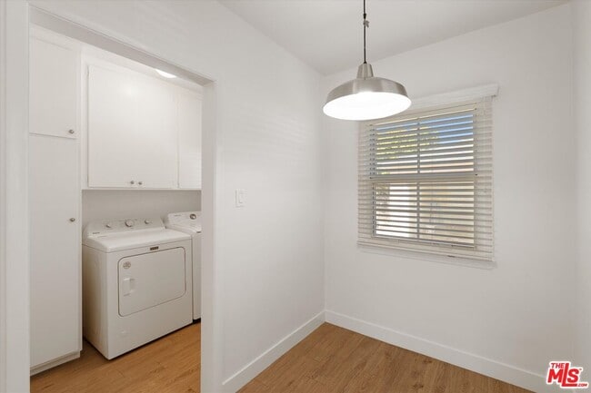 Building Photo - 6711 W 87th Pl