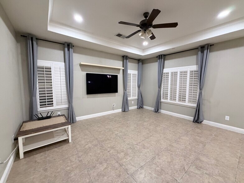 Open Concept - Great Room/Kitchen/Dining - 533 St Julien Dr