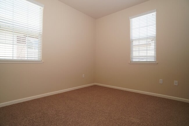 Building Photo - 169 Talmont Cir