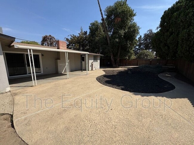 Building Photo - 505 N Lovers Ln