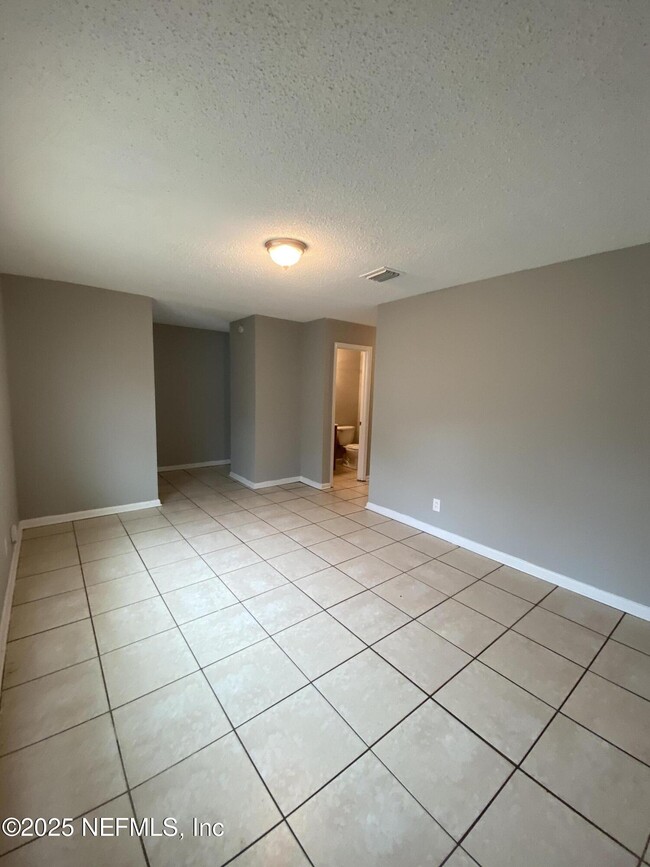 Building Photo - 9443 Sibbald Rd
