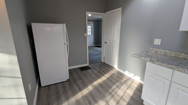 Building Photo - Charming 3-bedroom, 1-bathroom home located in the heart of Akron