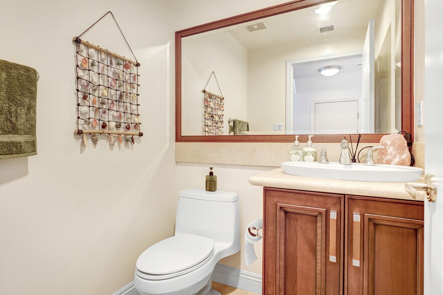 Building Photo - 11323 Huston St