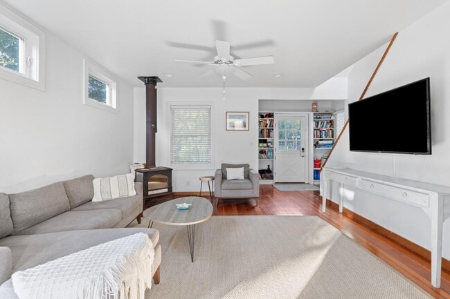 Building Photo - 38 Homesite Ave