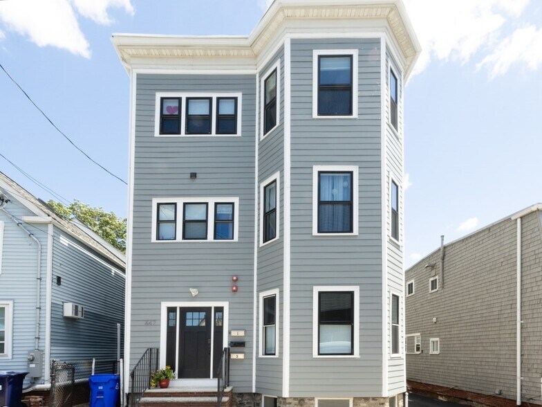 Building Photo - 447 Frankfort St