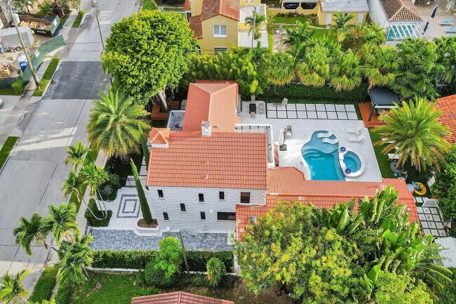 Building Photo - 614 Poinciana Dr