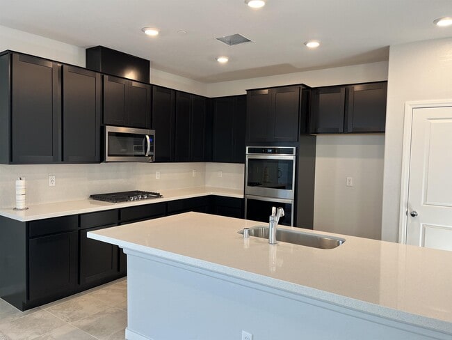 Building Photo - 396 Purple Sandpiper St