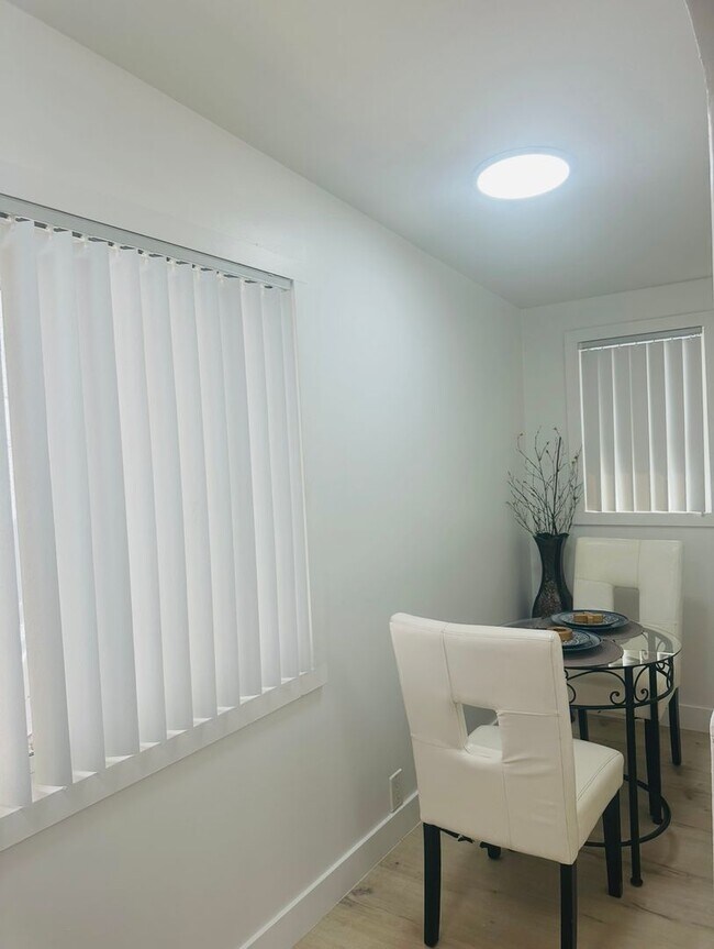 Building Photo - Free Rent until FEBRUARY 2026! Brand new" Cottage!  1-BR + den, totally remodeled!