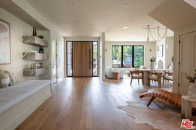 Building Photo - 11748 La Maida St