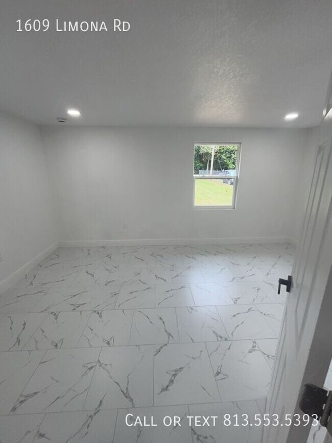 Building Photo - 1609 Limona Rd