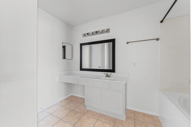Building Photo - 12251 Noco Dr