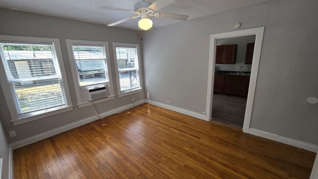 Building Photo - 218 Claremont Ave