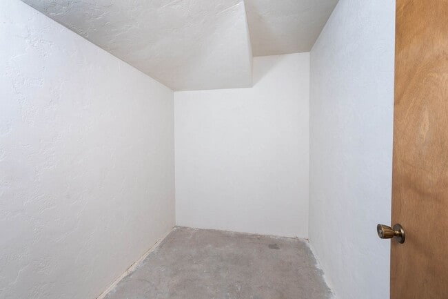 Building Photo - West Hills 4 Bdrm+, 3 Bath Mid Century - A...