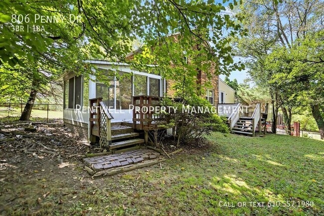Building Photo - 806 Penny Dr