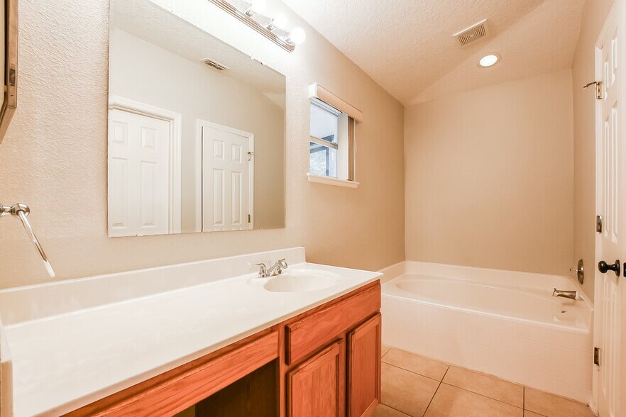 Building Photo - 2127 Aitkin Loop