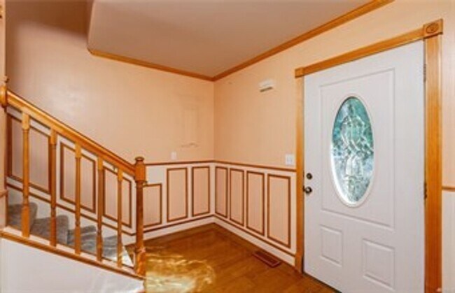Building Photo - PRELEASING: 4 bdrm/1.5 bath house near WWU Park-N-Ride
