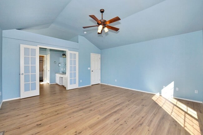 Building Photo - 4-bedroom Gem Near Ft. Carson!