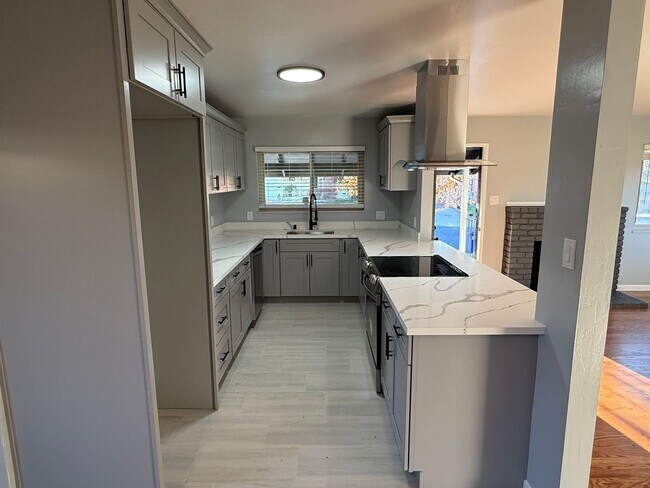 Building Photo - Renovated 3-Bedroom Single Family Home in Pinole Available Now!!!