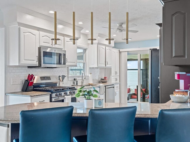 Building Photo - 32414 Lake Rd