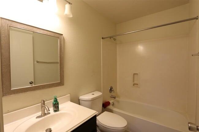 Building Photo - 13118 Willow Landing Ln