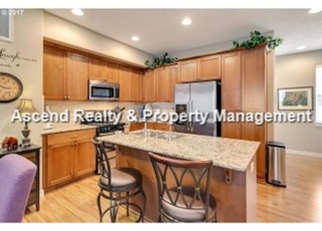 Building Photo - **Move In Special** Heart of Hillsboro HiTech 3 Bed Townhome Attached Garage 1 Small Pet w/Pet Rent