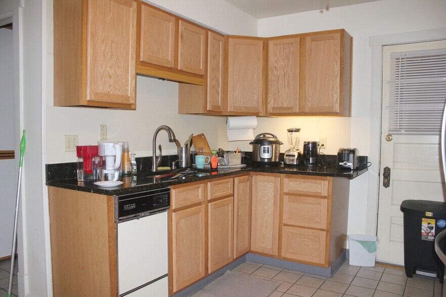 Kitchen - 5840 Alderson St