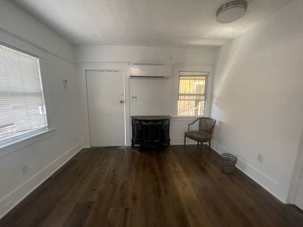 Building Photo - 1625 W 55th St