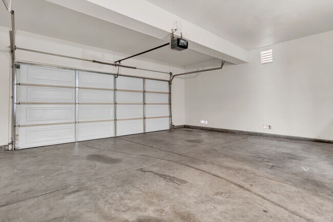 Building Photo - 8798 Nozay Ln