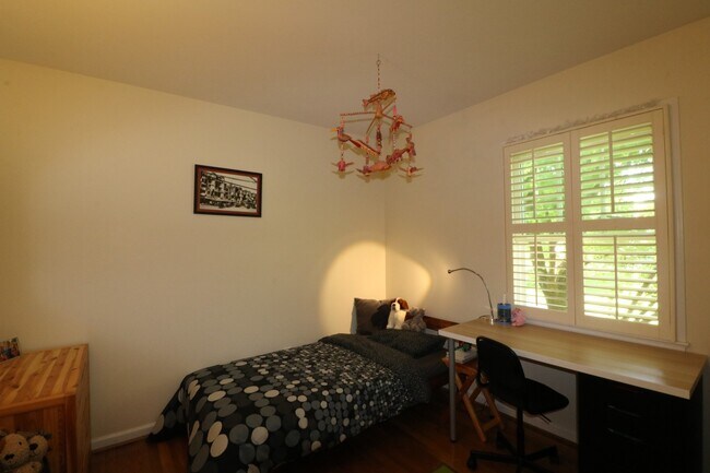 Building Photo - COMING SOON - 4Bed/2.5Bath Raised Rambler in Bannockburn near Glen Echo Park!