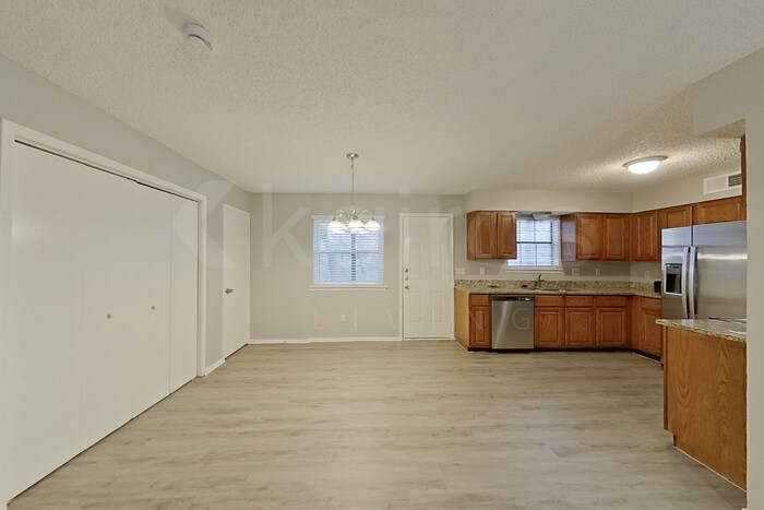 Building Photo - 822 Courtenay Pl