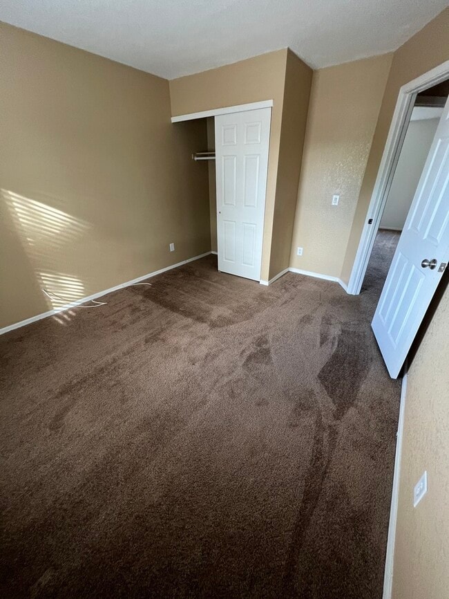 Building Photo - HOUSE FOR RENT