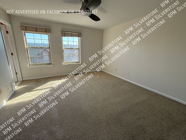 Building Photo - 3255 Camden Dr