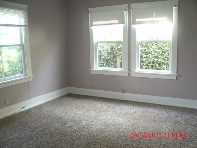 Building Photo - 1056 E 1st St