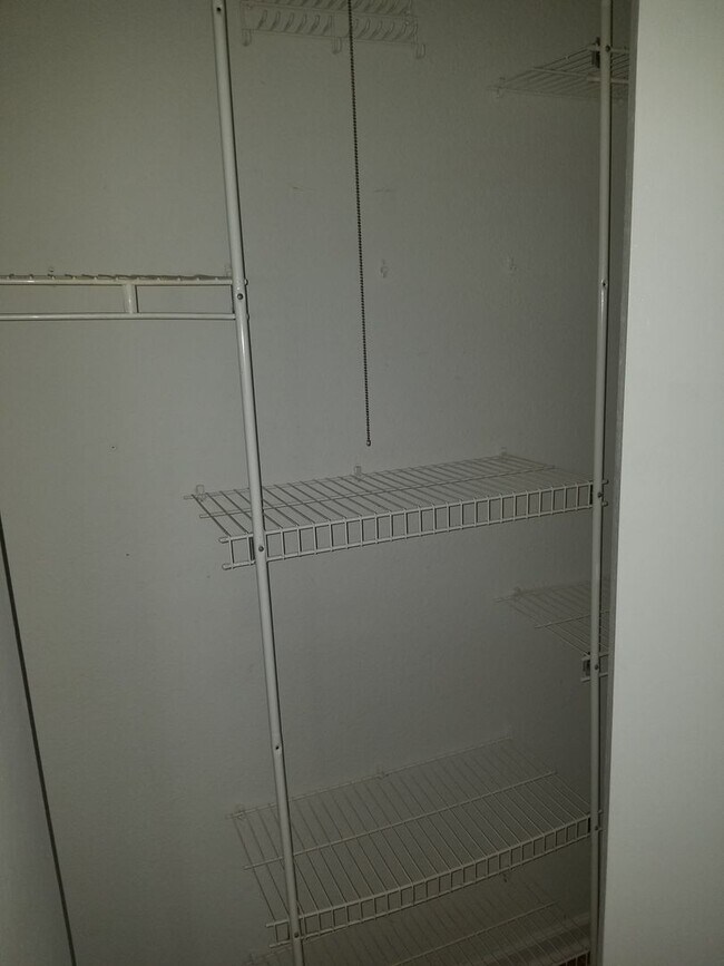 Building Photo - B3986