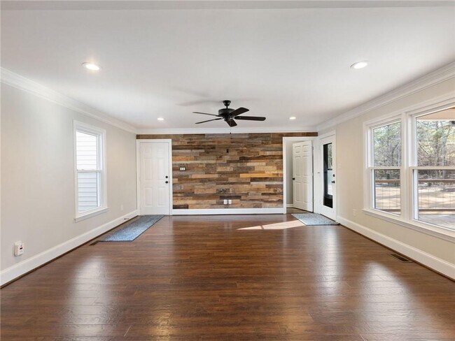 Building Photo - 3965 Hamilton View Way NE