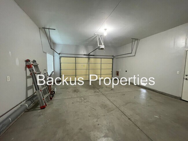 Building Photo - Wonderful four bedroom home close to shopping centers and parks