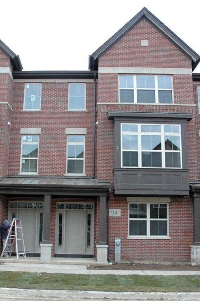 Building Photo - 717 Keystone Ln