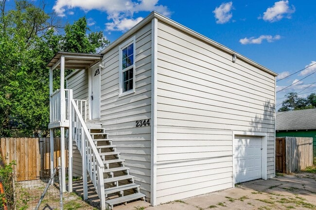 Building Photo - Tons of Space Plus a Two Car Garage!!!