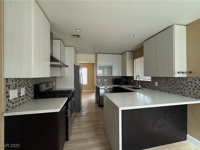 Building Photo - 4454 Bertram Ln