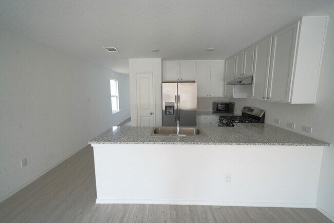 Building Photo - Gorgeous like-new home Available for Rent in Converse! Realtor Commission: $500