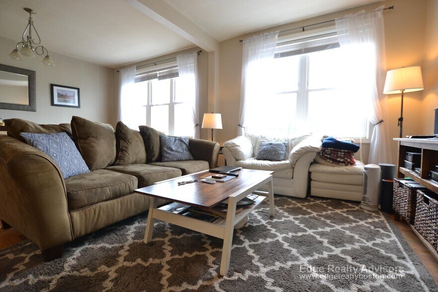 Building Photo - 9 Saybrook St