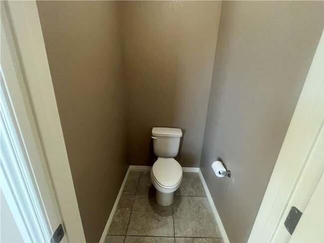 Building Photo - Move in Ready 2 Story 3 bedroom home SW