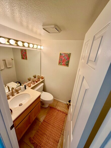 1/2 bath - 2731 Erringer Rd