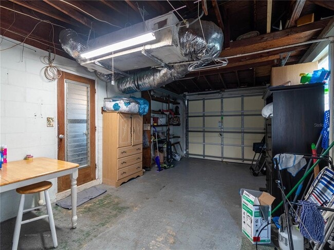 Building Photo - 2048 Melody Dr