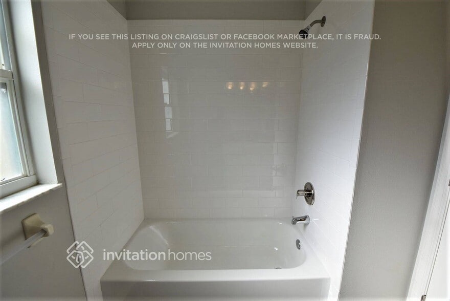 Building Photo - 10623 Foxcrest Way