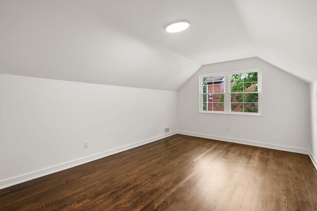 Building Photo - 3 Bed 3 Bath - Silver Spring Split Level -...